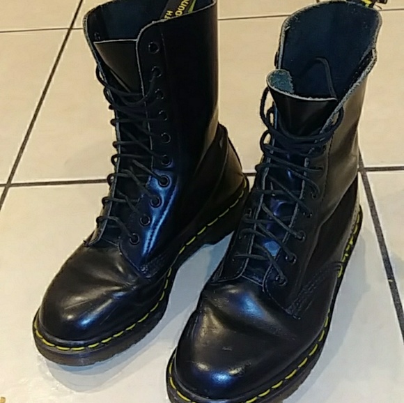 Dr. Martens Shoes - Black Doc Martens